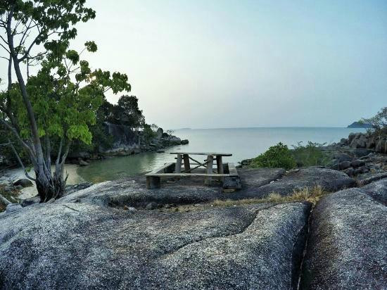Batu Bedil Beach-勿里洞岛必去景点