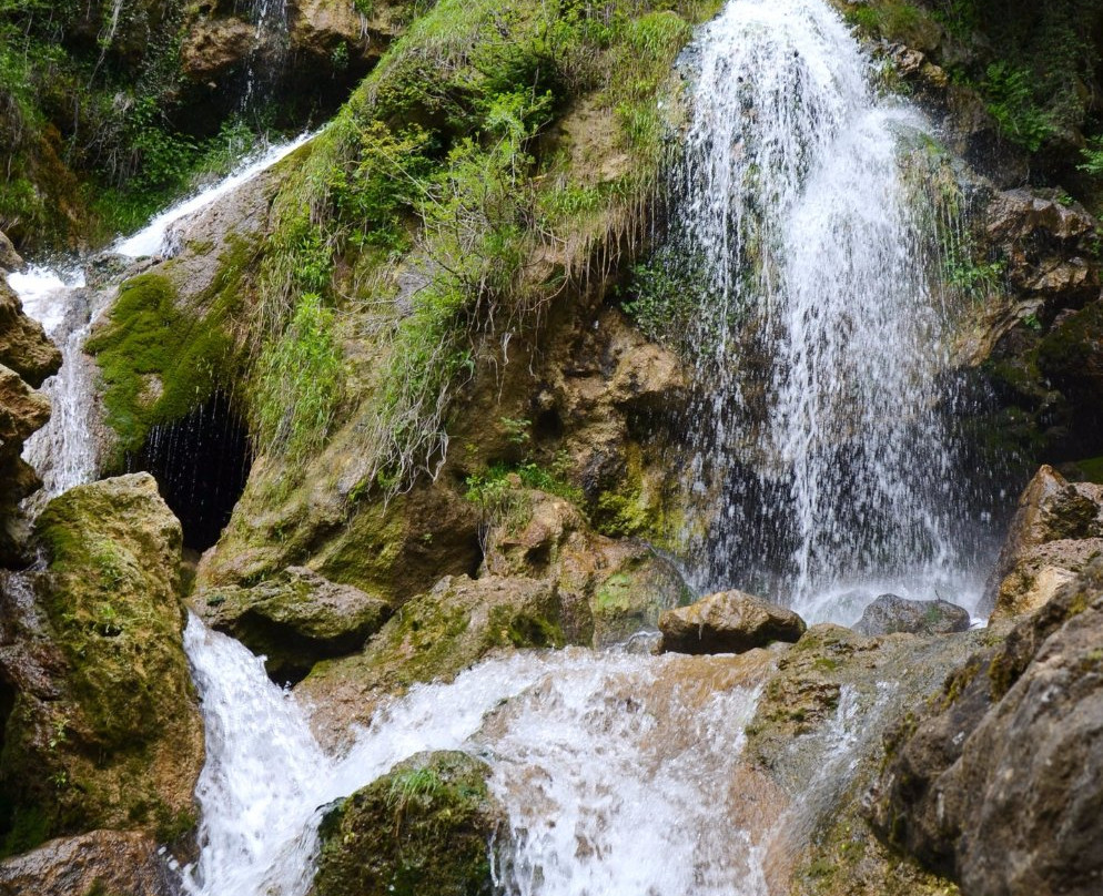Su-Uchkhan Waterfall景点图片