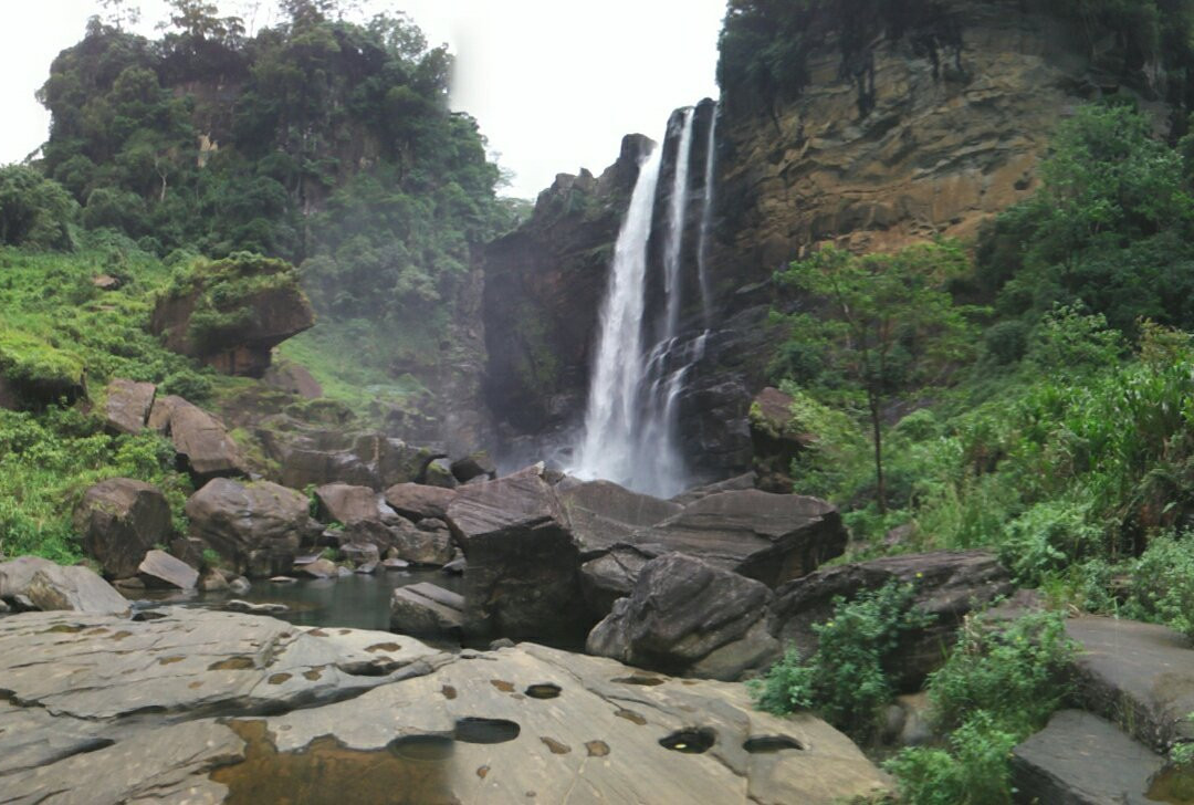 哈顿旅游景点-Laxapana Falls