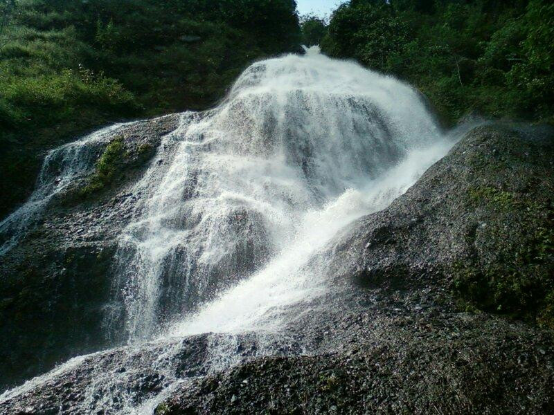 Curug Winong Waterfall景点图片