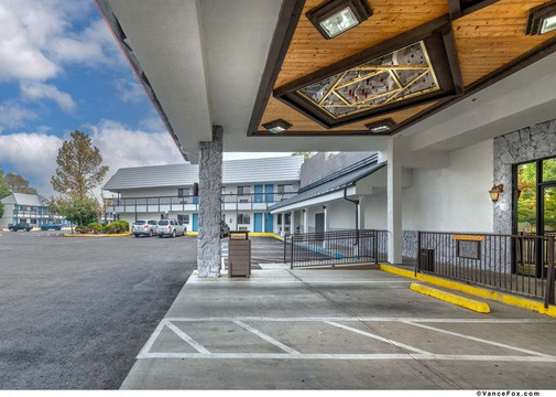 C Punch Inn & Casino主图