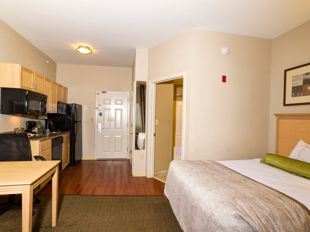 Candlewood Suites Ft Myers I-75 By IHG主图