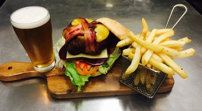 The Q Hotel Miles主图