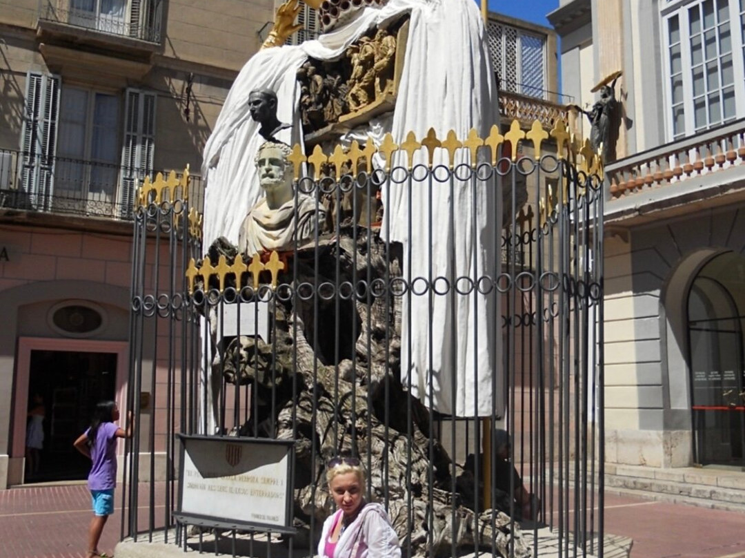 Memorial Monument to the Catalan Philosopher Francesc Pujols景点图片
