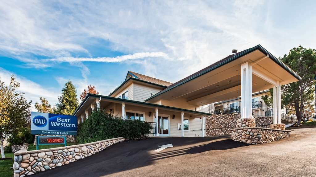 Best Western Cedar Inn & Suites主图