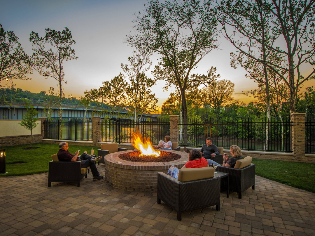 Courtyard Charleston Downtown/Civic Center主图