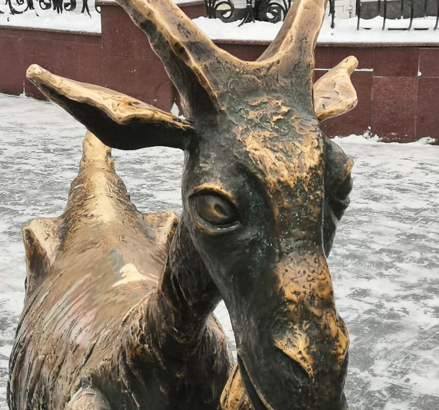 Sculpture the Funny Goat景点图片