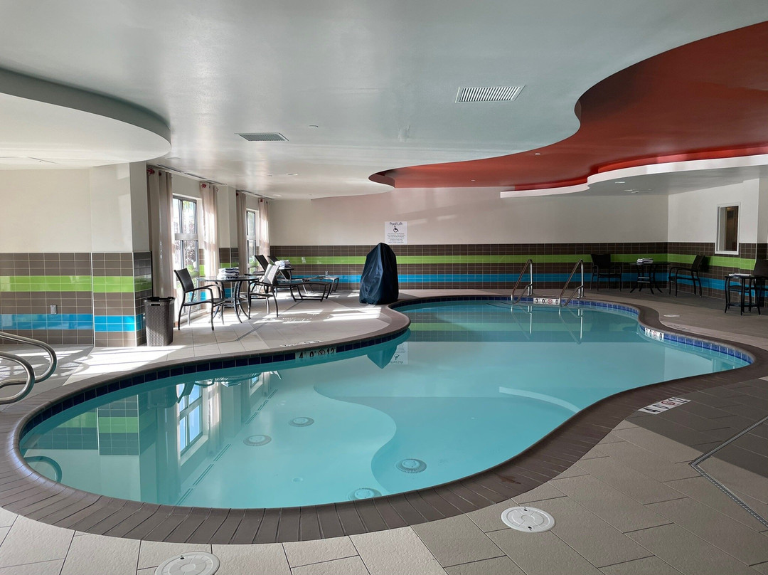 Holiday Inn Express & Suites Eureka By IHG