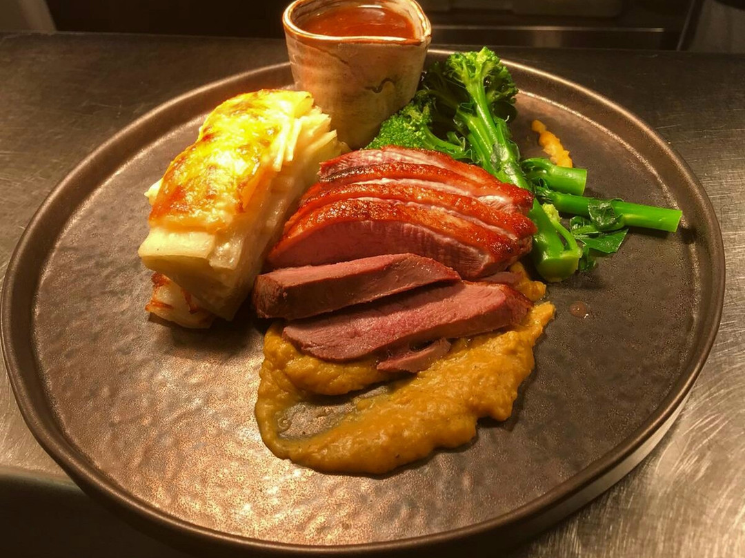 The George Hotel主图