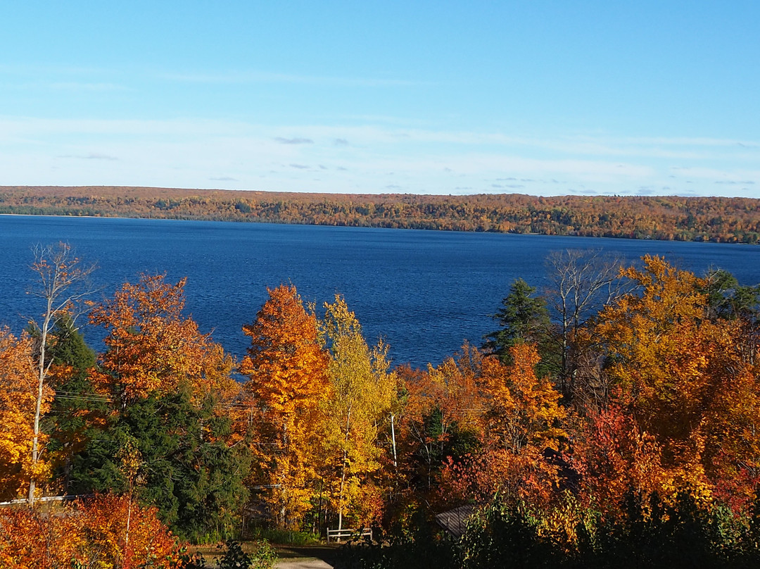 谬尼辛湖景智选假日套房酒店主图