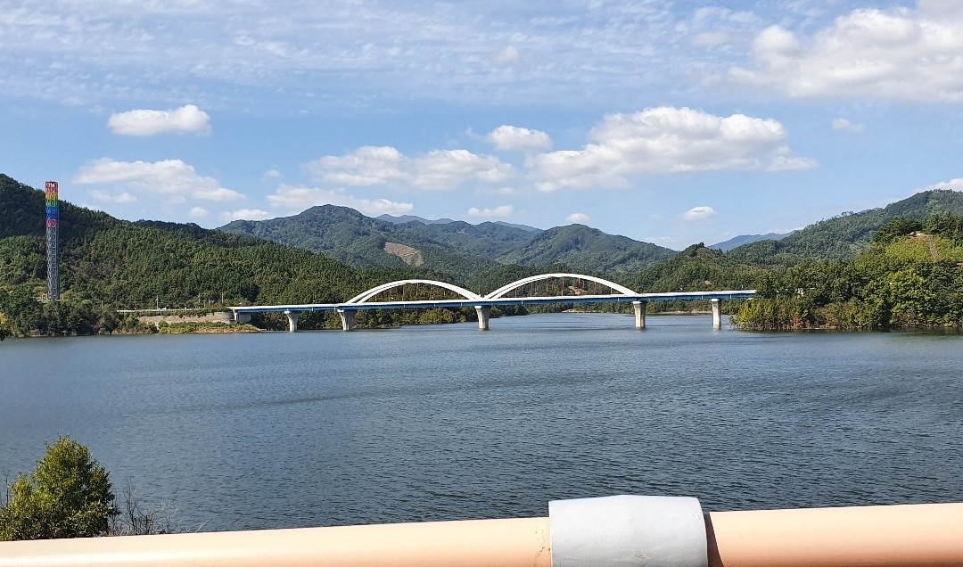 Buhang Dam Suspension Bridge景点图片