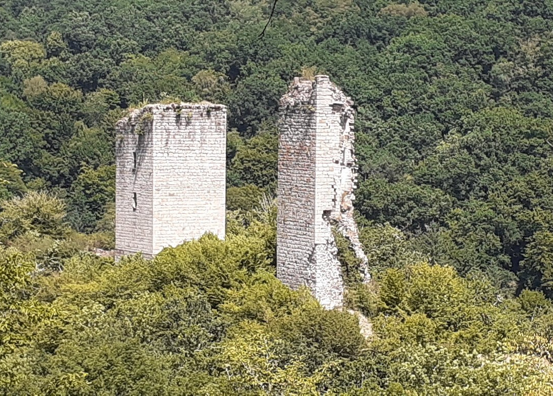 Tours de Carbonnieres-Goulles必去景点