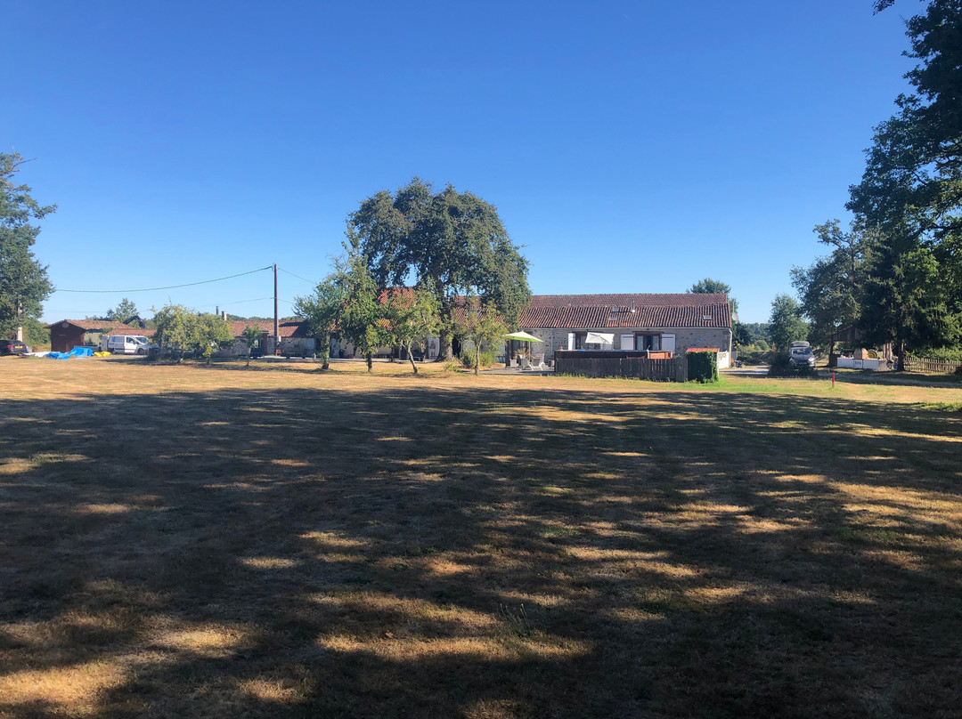 Fonclaire Holidays主图