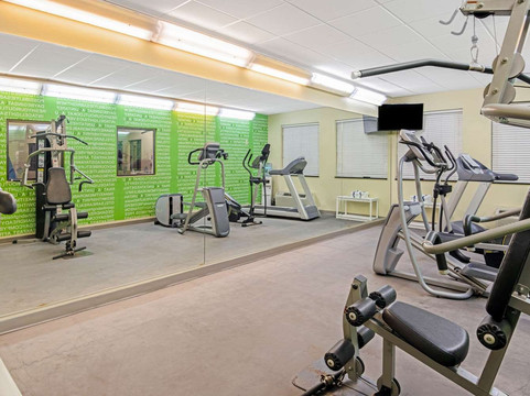 伍德沃德拉昆塔温德姆套房酒店主图