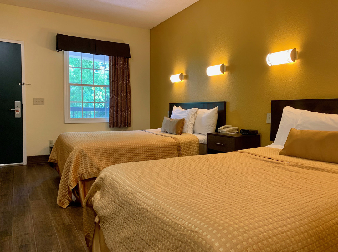 Executive Inn & Suites主图