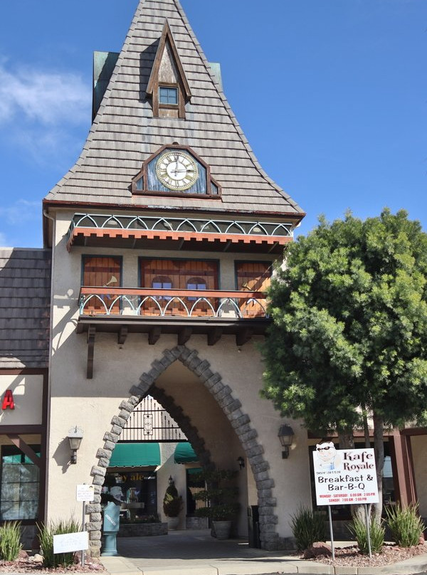 Crown Village Clock Tower-Calimesa必去景点
