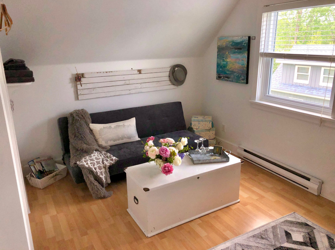 Bee's Knees BnB & Art Studio主图