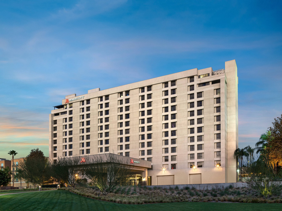 河畔万豪酒店主图