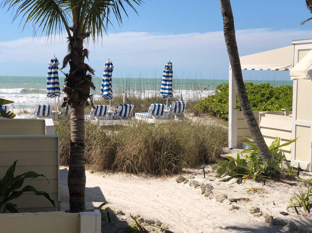 Bungalow Beach Resort主图