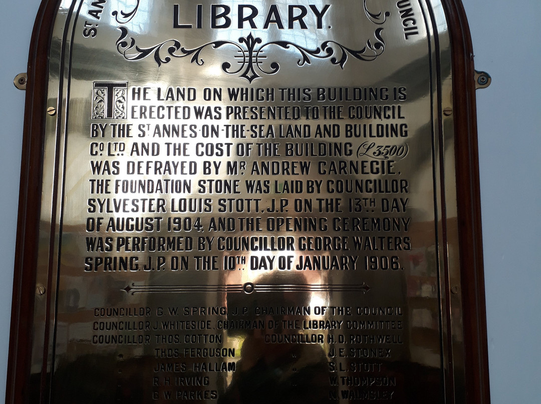 St Anne's Library景点图片