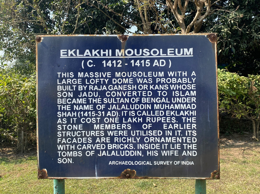 Eklakhi Mausoleum景点图片