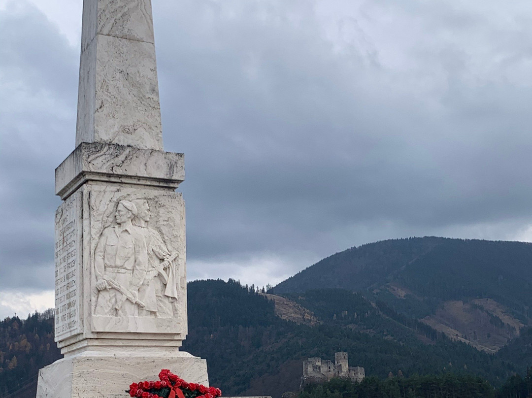Monument of French guerrillas-Strecno必去景点