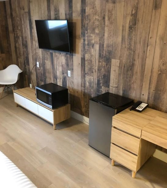 Camrose Le Chateau Hotel主图