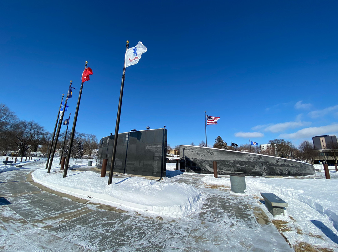 Soldiers Field Veterans Memorial景点图片