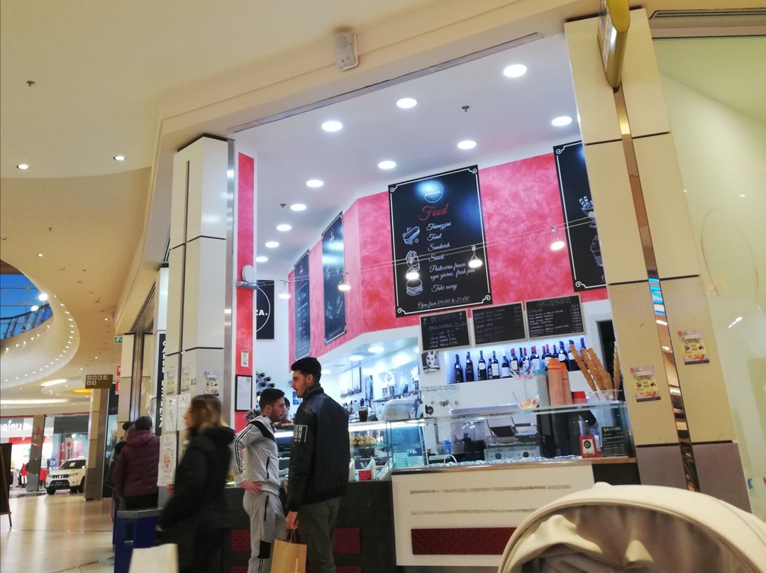Montedoro Shopping Center景点图片