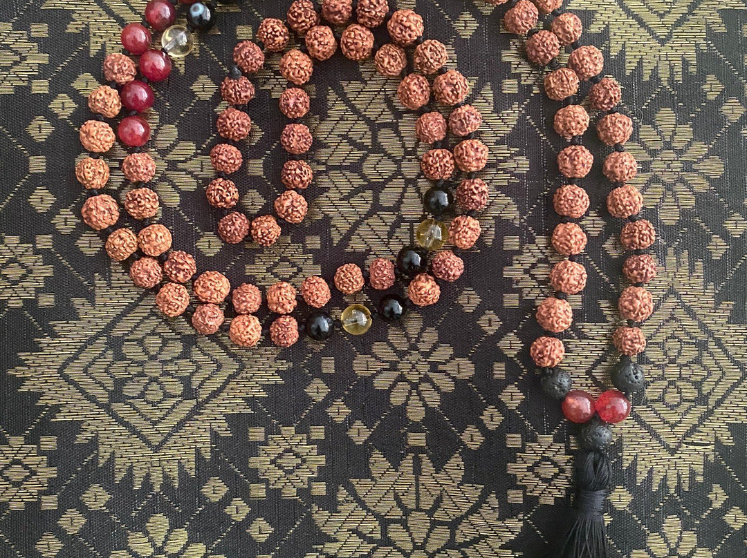 Making Mala Necklace景点图片