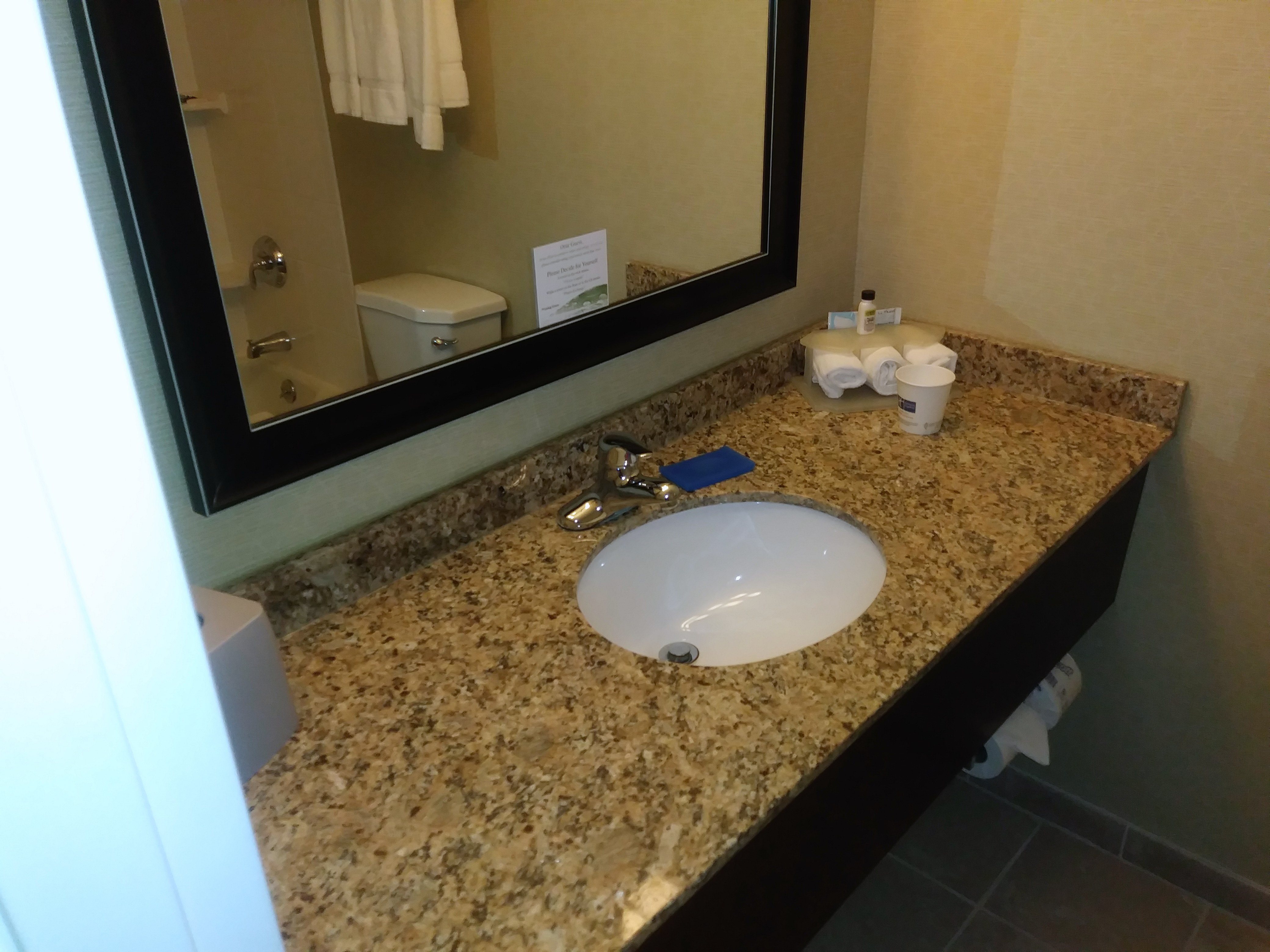 Holiday Inn Express & Suites Merrimack By IHG-浴室