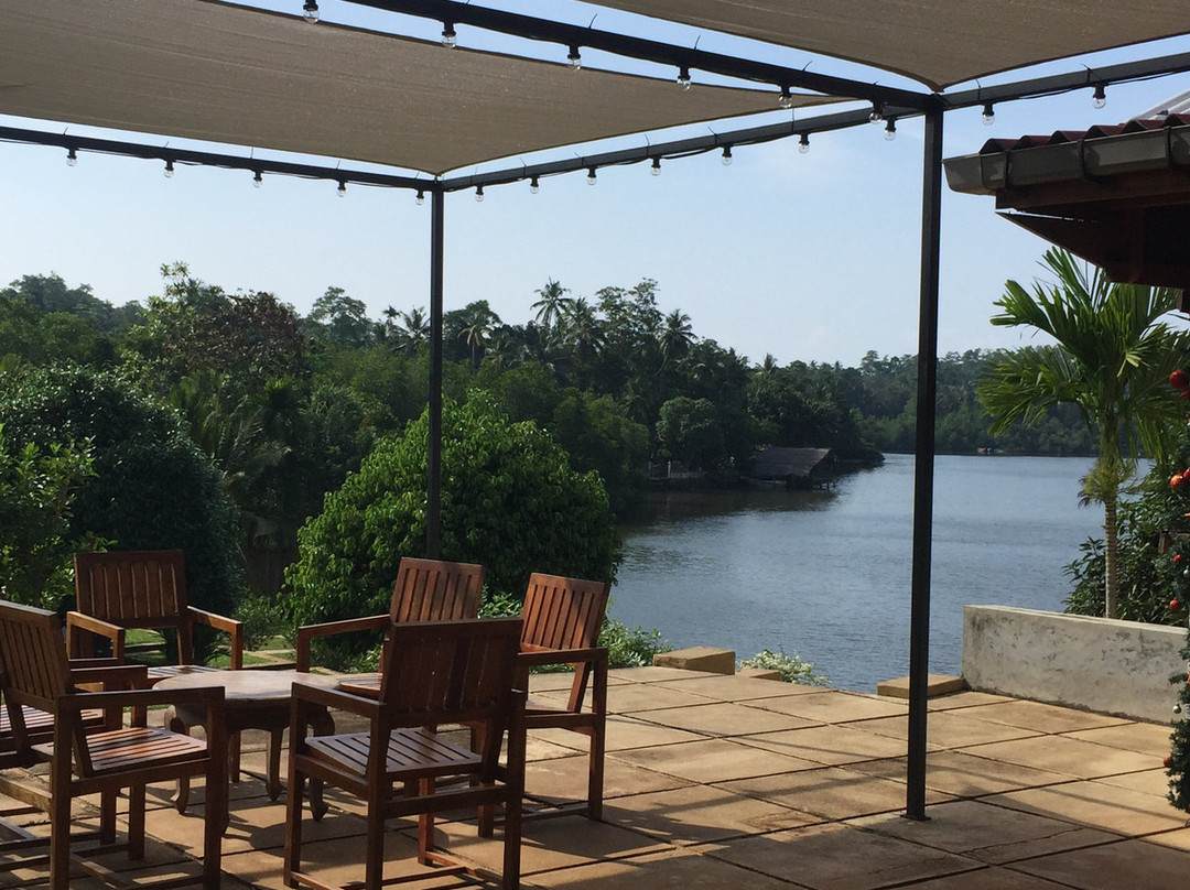 卡拉邦戈湖度假酒店主图