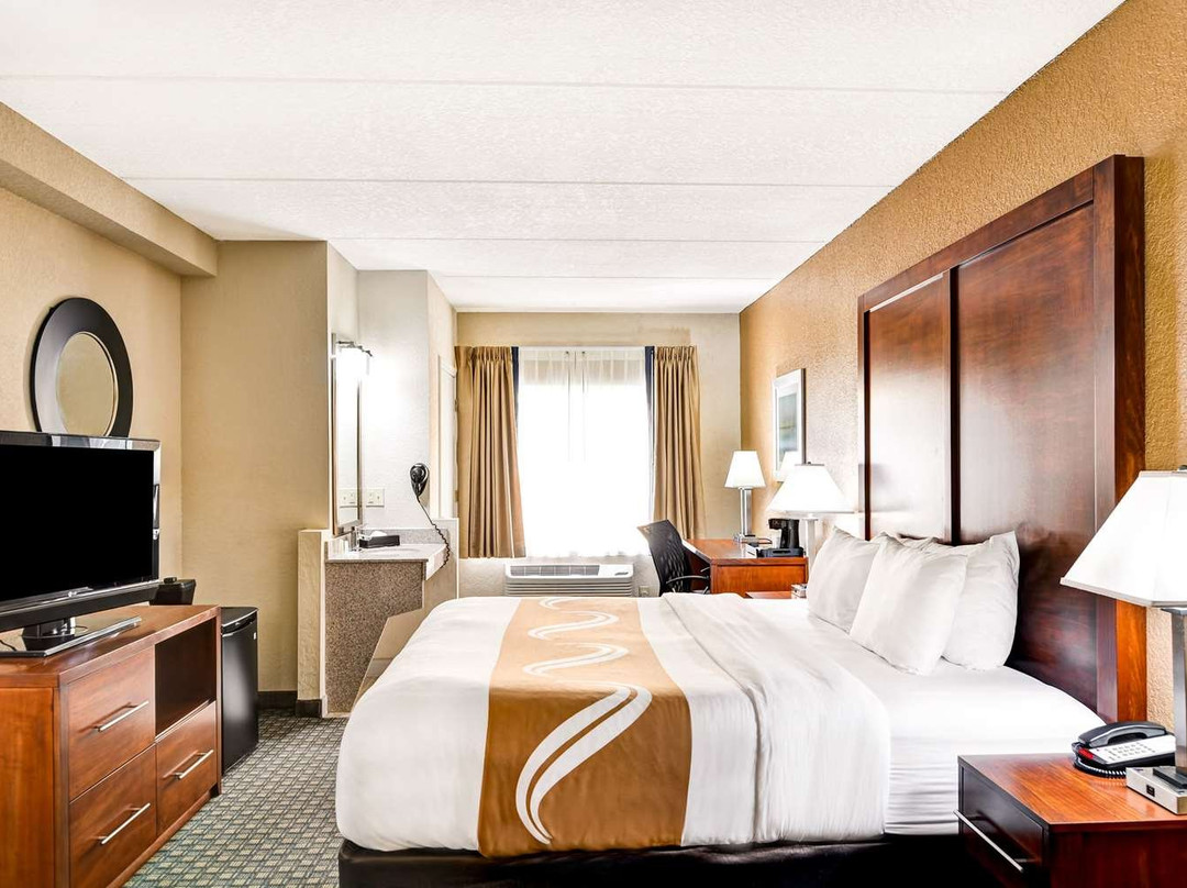 Quality Inn & Suites Heritage Park主图