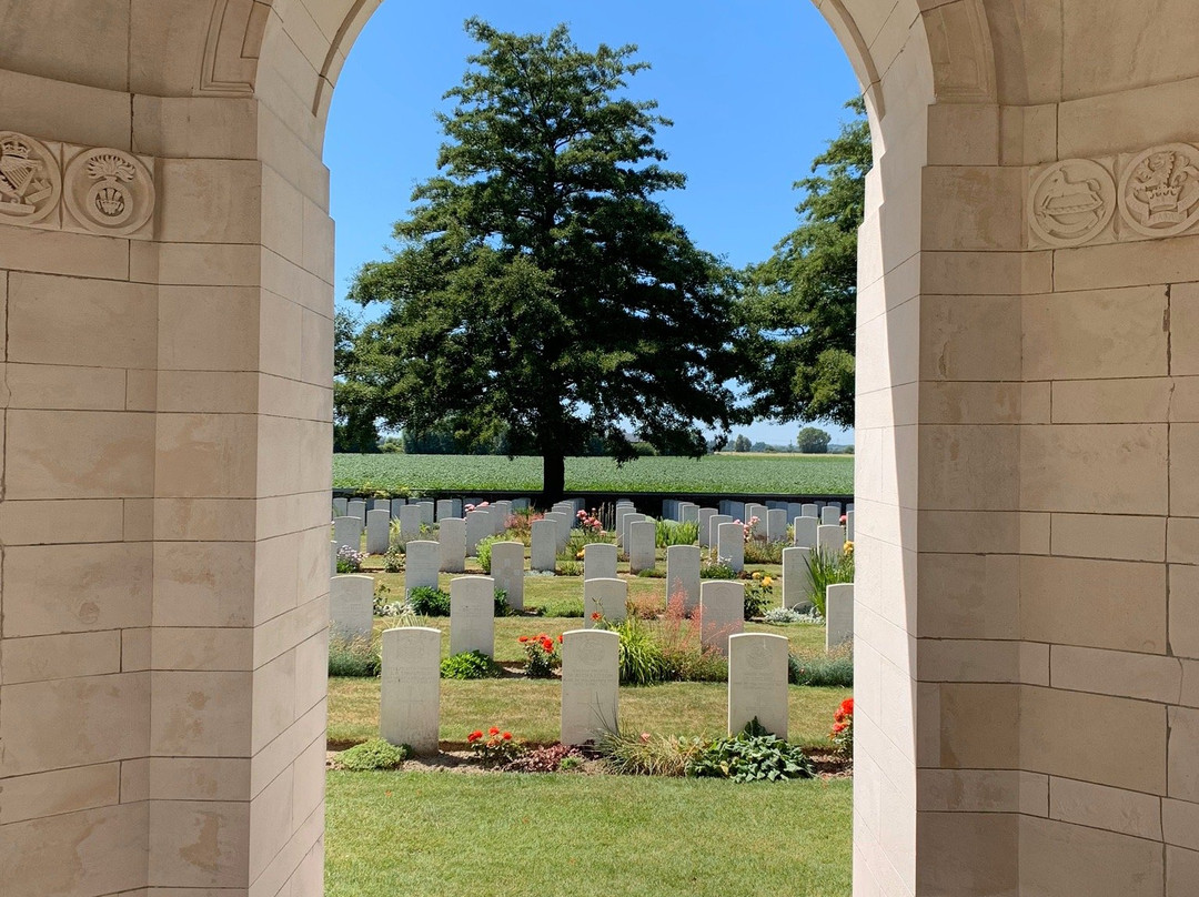 Le Touret Military Cemetery and Memorial景点图片