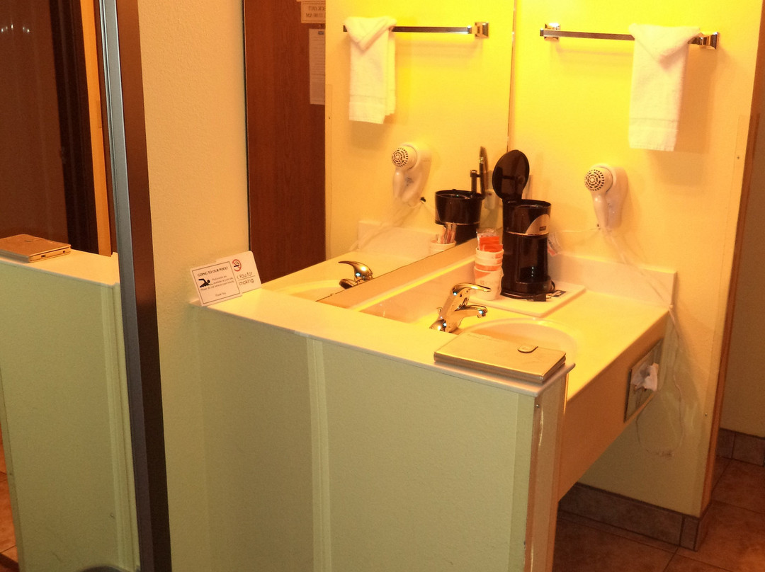 Rodeway Inn & Suites主图