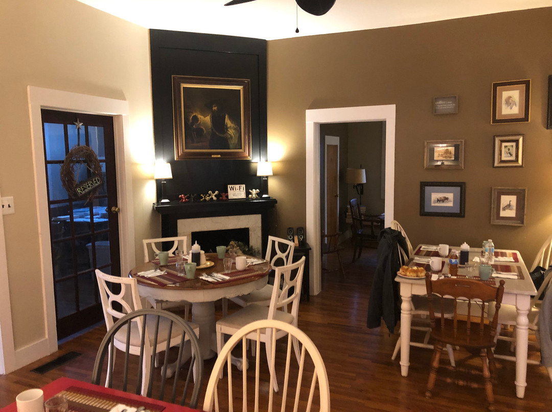 The College Inn主图