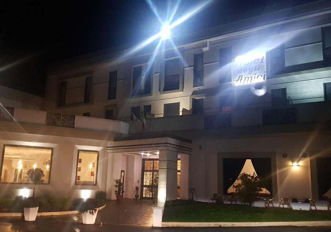 阿米奇教堂酒店主图