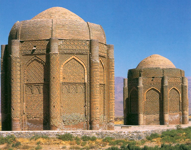 Kharraqan Towers景点图片
