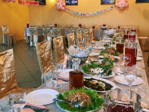 Molodezhny餐馆和美食-Sozvezdiye