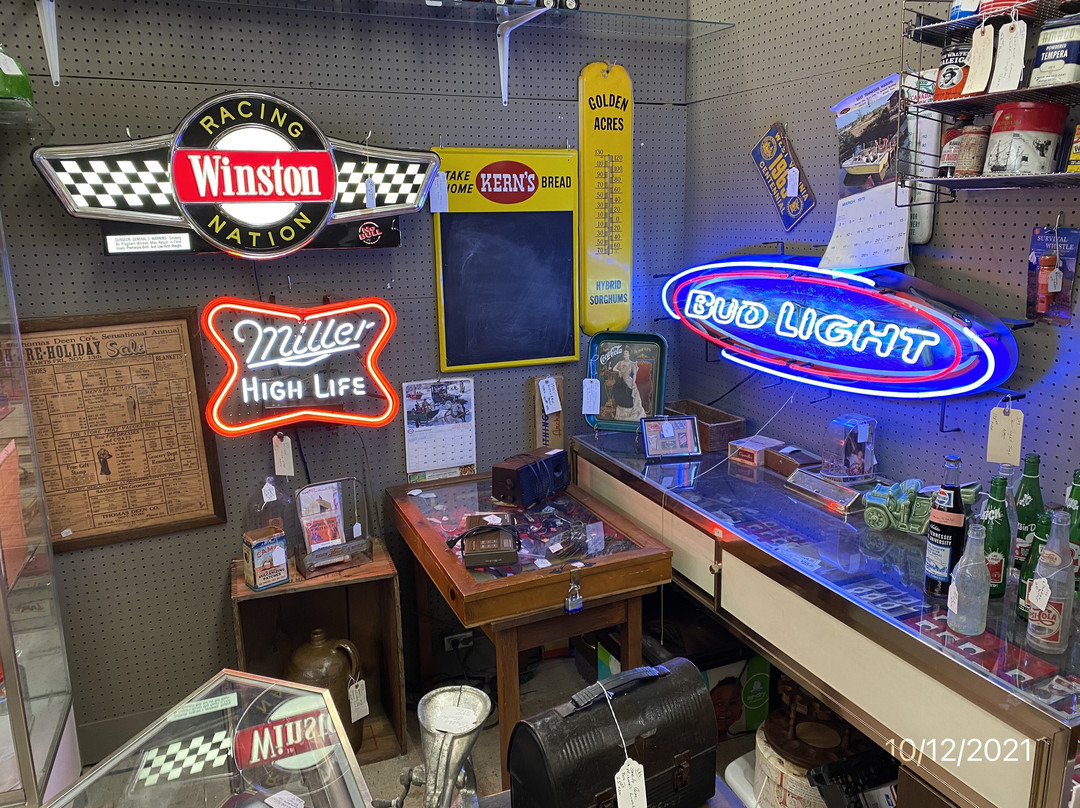 Willow Creek Antiques & Collectibles
