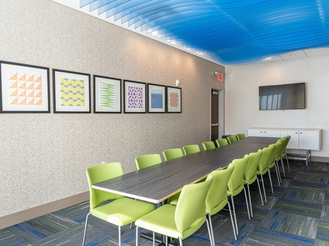 Holiday Inn Express & Suites Cincinnati Ne - Redbank Road By IHG主图