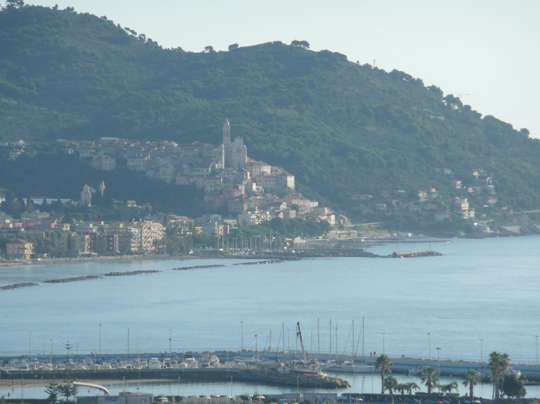 梅特罗波尔酒店主图