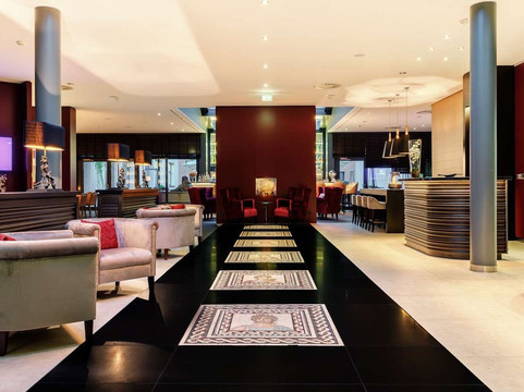 特里尔丽亭酒店主图