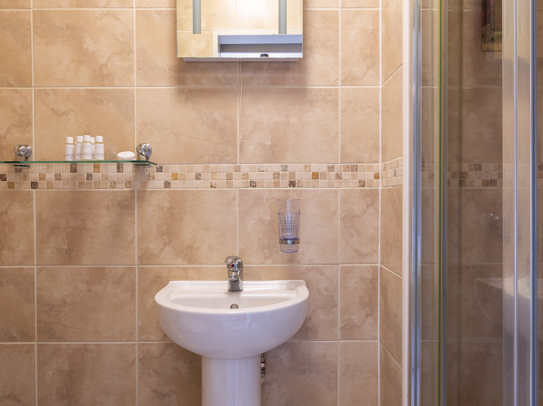 偷猎者旅馆主图