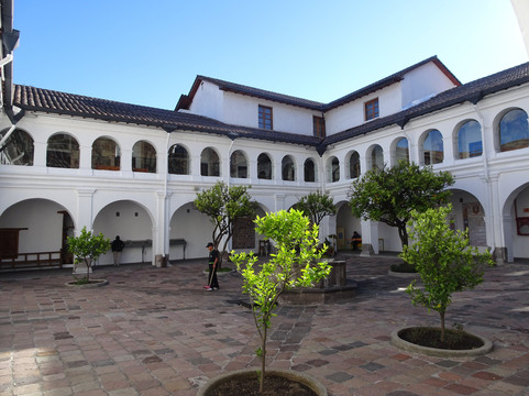 Museo del Carmen Alto-基多必去景点