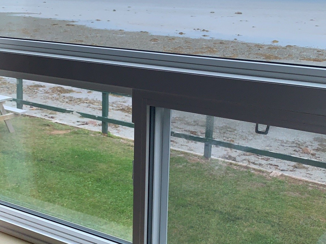 Shallow Bay Motel & Cabins主图