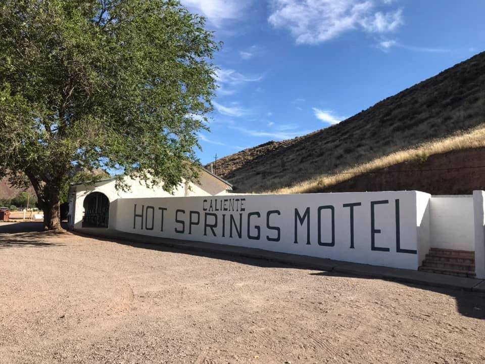 Caliente Hot Springs Motel and Spa主图