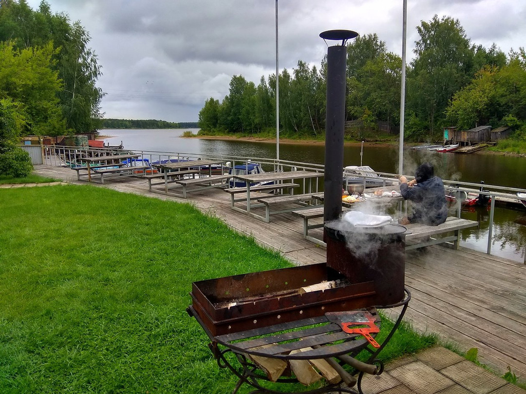 Gostinichnyy rybolovno-okhotnichiy kompleks "Aleksandrovskiy prichal"主图