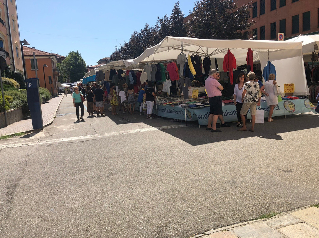 Mercato del Martedí-Laveno-Mombello必去景点