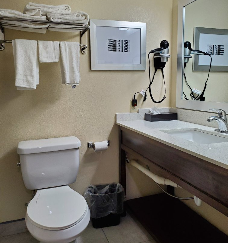 Quality Inn And Conference Center主图